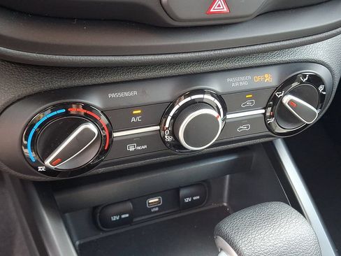 Used 2025 Kia Soul LX w/ LX Technology Package FWD image 18