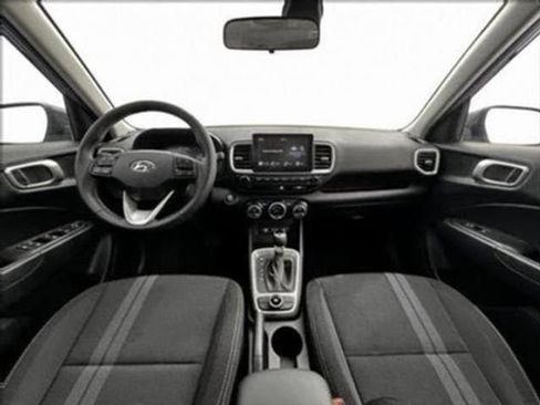 New 2025 Hyundai Venue SEL image 11