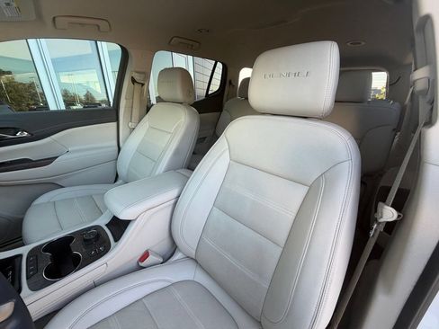 Used 2023 GMC Acadia Denali AWD/4WD image 5