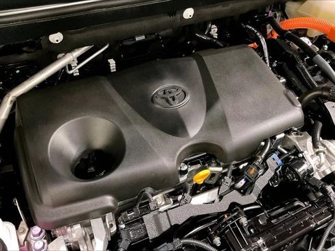 Certified 2025 Toyota RAV4 LE image 31