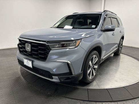 Used 2023 Honda Pilot Touring image 6