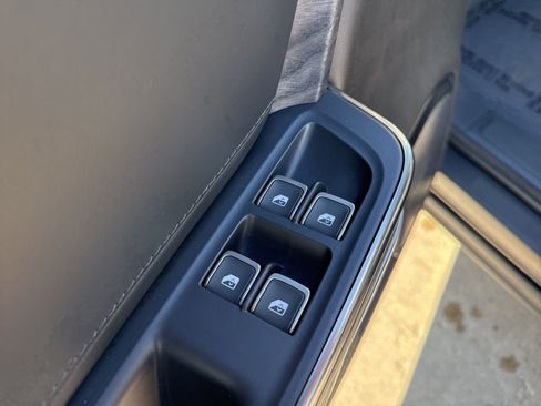 Used 2022 Rivian R1T Adventure AWD/4WD image 11