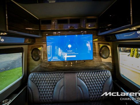Used 2020 Mercedes-Benz Sprinter 3500 w/ Windows All Around Package image 26