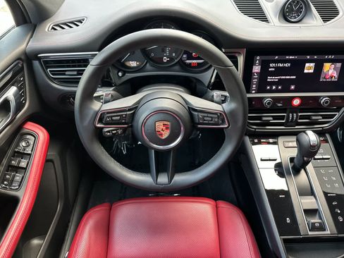 Certified 2025 Porsche Macan image 16