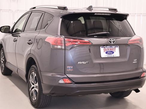 Used 2018 Toyota RAV4 LE w/ Carpet Mat Package AWD/4WD image 8