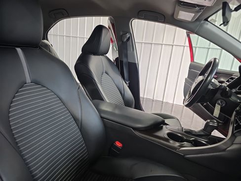 Used 2023 Toyota Camry SE image 13