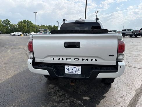 Used 2021 Toyota Tacoma TRD Sport w/ TRD Premium Sport Package AWD/4WD image 4