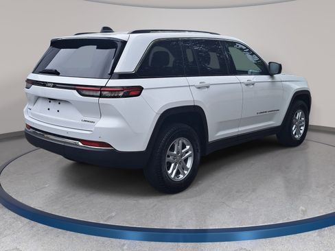 Used 2023 Jeep Grand Cherokee Laredo AWD/4WD image 5
