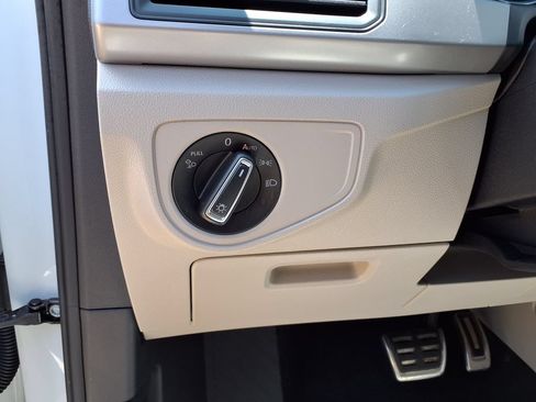 Used 2021 Volkswagen Atlas SE FWD image 23