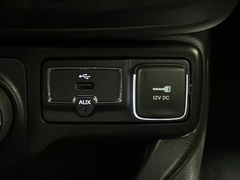Used 2023 Jeep Renegade Altitude AWD/4WD image 27