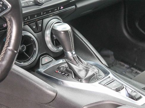 Used 2020 Chevrolet Camaro LT image 22