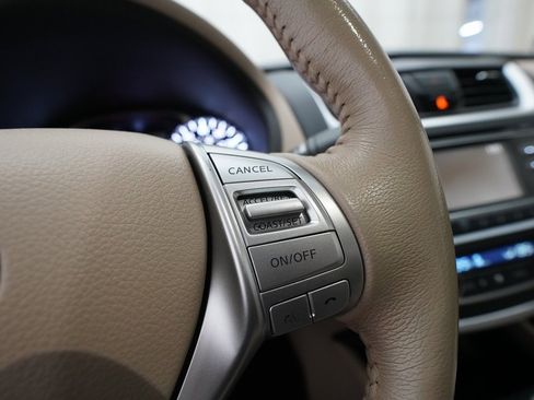 Used 2016 Nissan Altima 2.5 SV w/ Convenience Package image 18