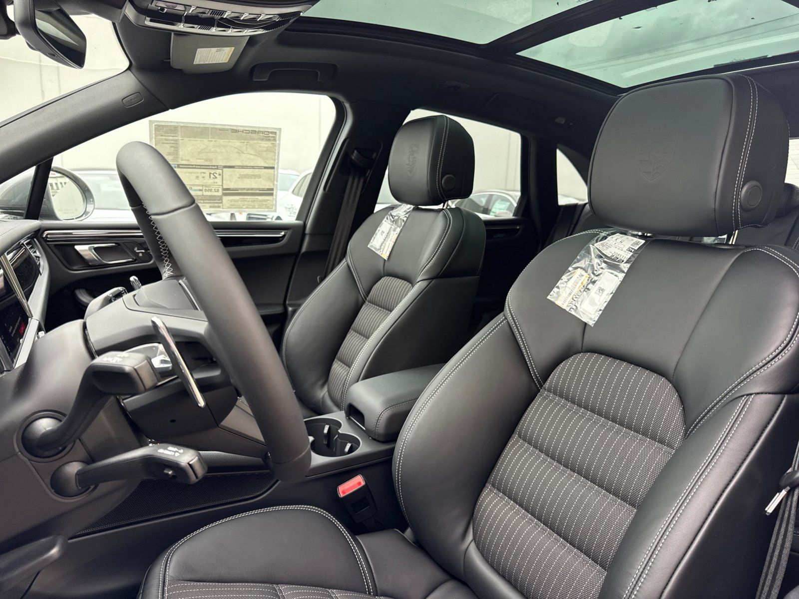 Certified 2026 Porsche Macan Turbo AWD/4WD image 5