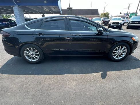Used 2017 Ford Fusion SE FWD image 5