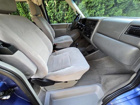 Used 1999 Volkswagen Eurovan MV FWD image 18