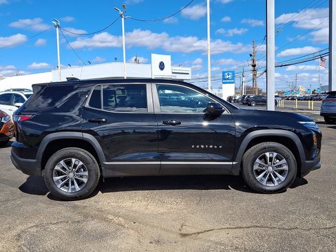 Used 2025 Chevrolet Equinox LT w/ Safety and Technology Package image 8