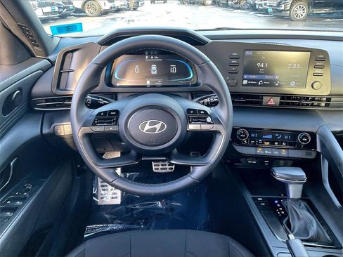 Used 2025 Hyundai Elantra Sport image 16