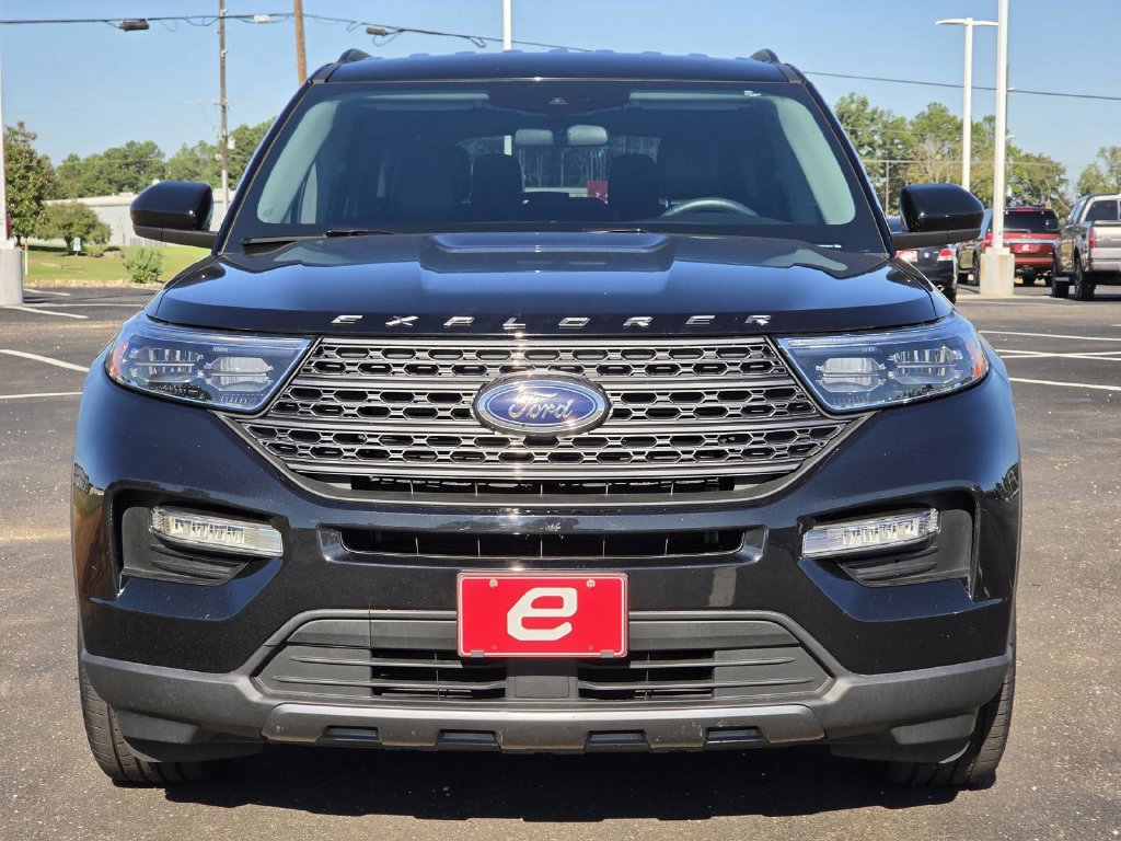 Used 2023 Ford Explorer XLT w/ Equipment Group 202A RWD image 2