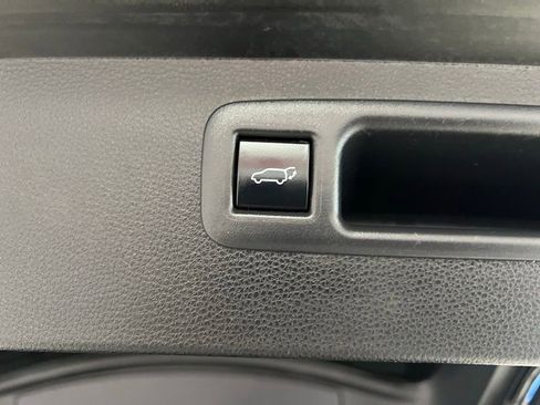 Used 2023 Toyota Highlander XLE AWD/4WD image 8