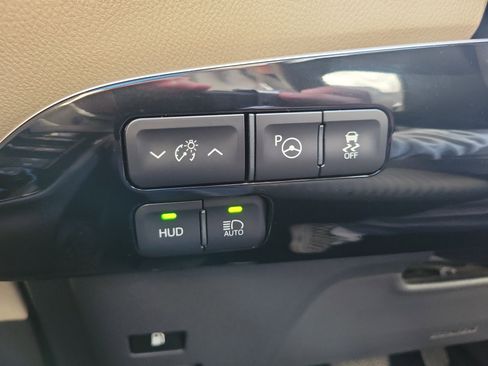Used 2018 Toyota Prius Four image 24