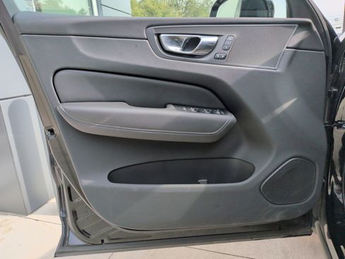 Used 2025 Volvo XC60 B5 Plus image 14