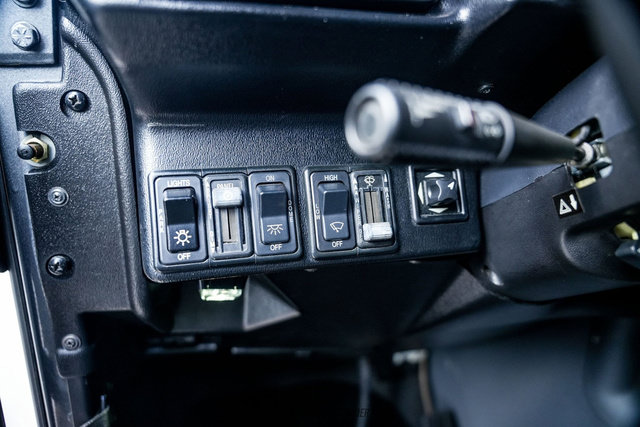 Used 2003 HUMMER H1 4-Door Open Top AWD/4WD image 30