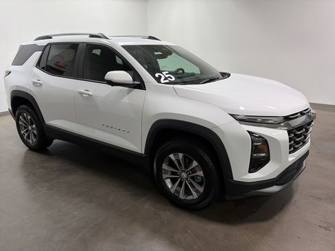 Used 2025 Chevrolet Equinox LT w/ Convenience Package II image 2