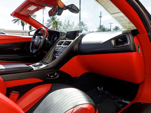 Used 2019 Aston Martin DB11 Volante image 58