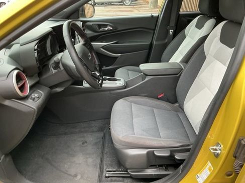 Used 2024 Chevrolet Trax RS w/ Driver Confidence Package FWD image 12