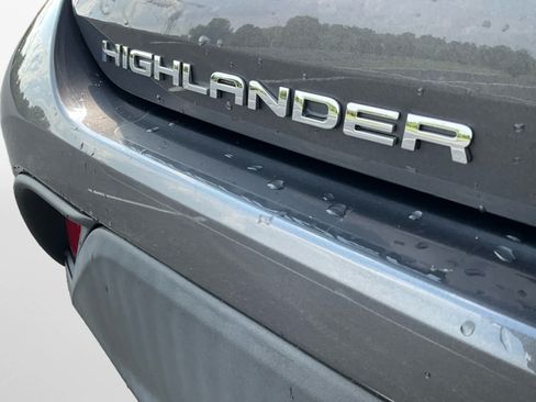 Used 2021 Toyota Highlander XLE AWD/4WD image 18