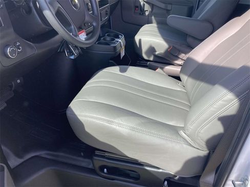 New 2025 Chevrolet Express 3500 Work Van image 16