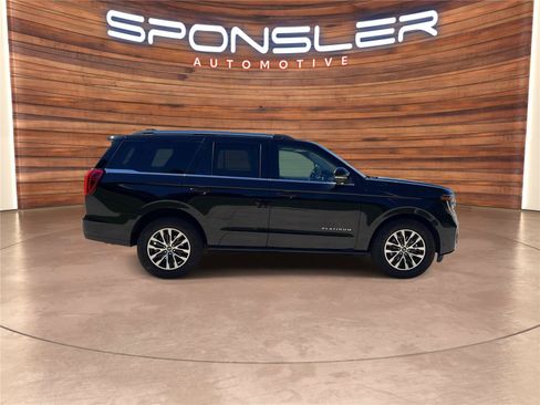 Used 2025 Ford Expedition Platinum AWD/4WD image 8
