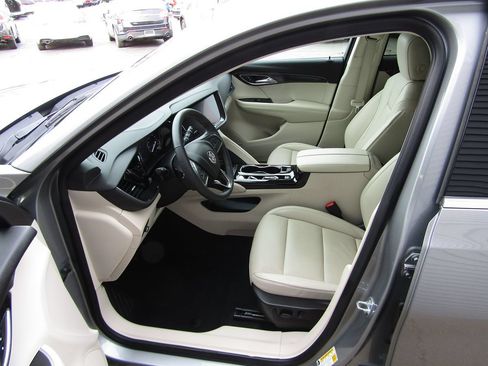 Used 2023 Buick Envision Essence AWD/4WD image 4