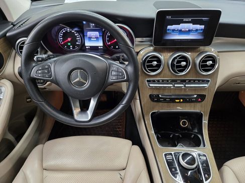 Used 2018 Mercedes-Benz GLC 300 4MATIC image 11