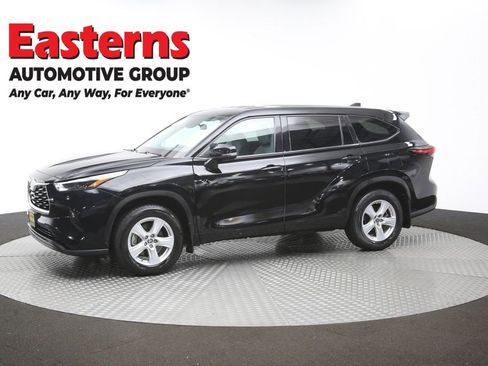 Used 2022 Toyota Highlander LE AWD/4WD image 60