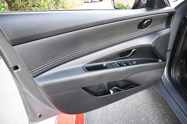 Certified 2025 Hyundai Elantra Sport FWD image 31