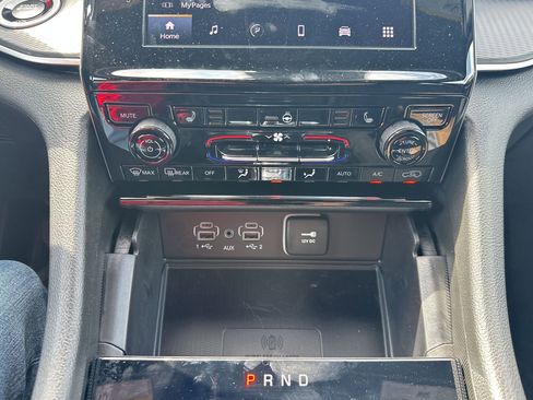 New 2025 Jeep Grand Cherokee Laredo w/ Luxury Tech Group I RWD image 20