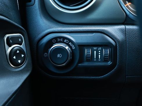 Used 2021 Jeep Wrangler Unlimited Sport AWD/4WD image 15
