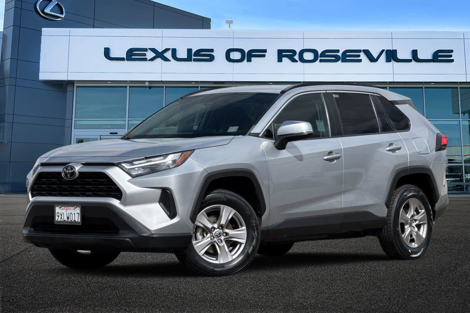 Used 2022 Toyota RAV4 XLE AWD/4WD image 1