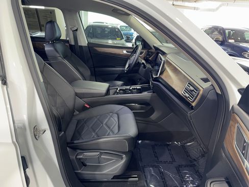 Used 2024 Volkswagen Atlas SE FWD image 10