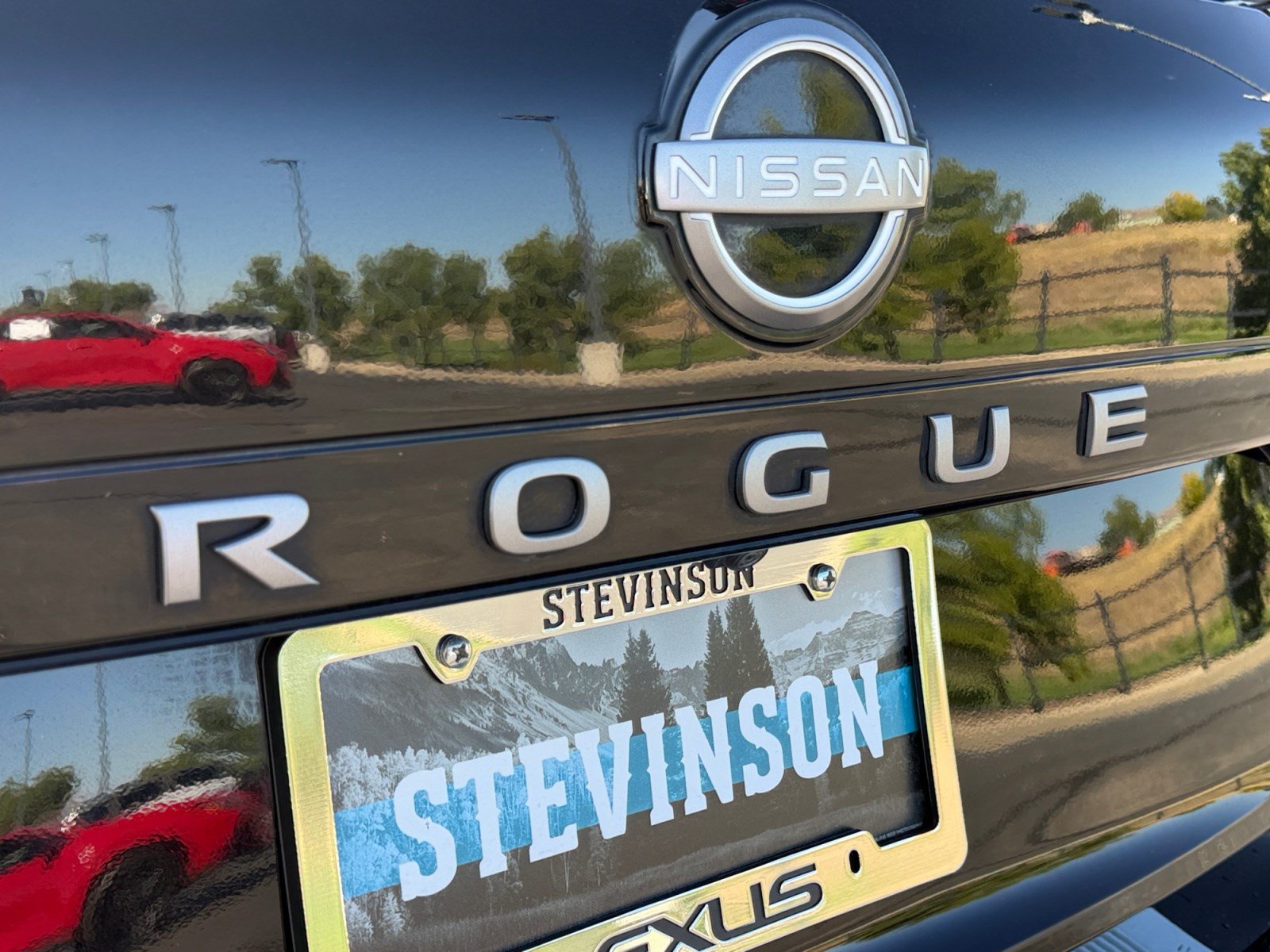 Used 2025 Nissan Rogue SV w/ SV Premium Package FWD image 23