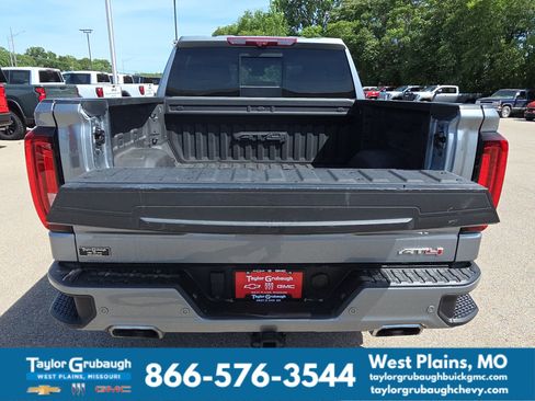 Used 2024 GMC Sierra 1500 AT4 w/ Technology Package AWD/4WD image 9