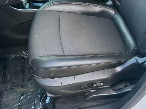 Used 2022 Chevrolet Trax LT w/ LT Convenience Package image 17