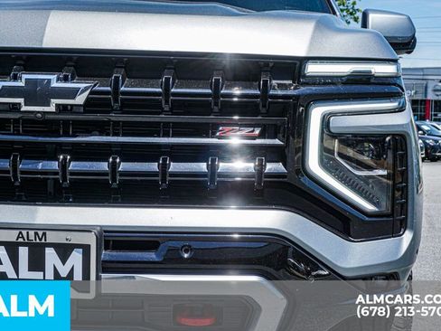 Used 2025 Chevrolet Suburban Z71 AWD/4WD image 12