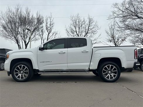 Used 2022 GMC Canyon Denali image 2
