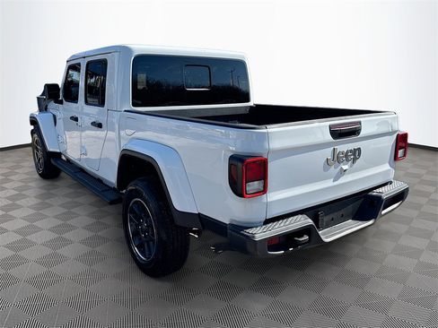 Used 2023 Jeep Gladiator Overland image 8
