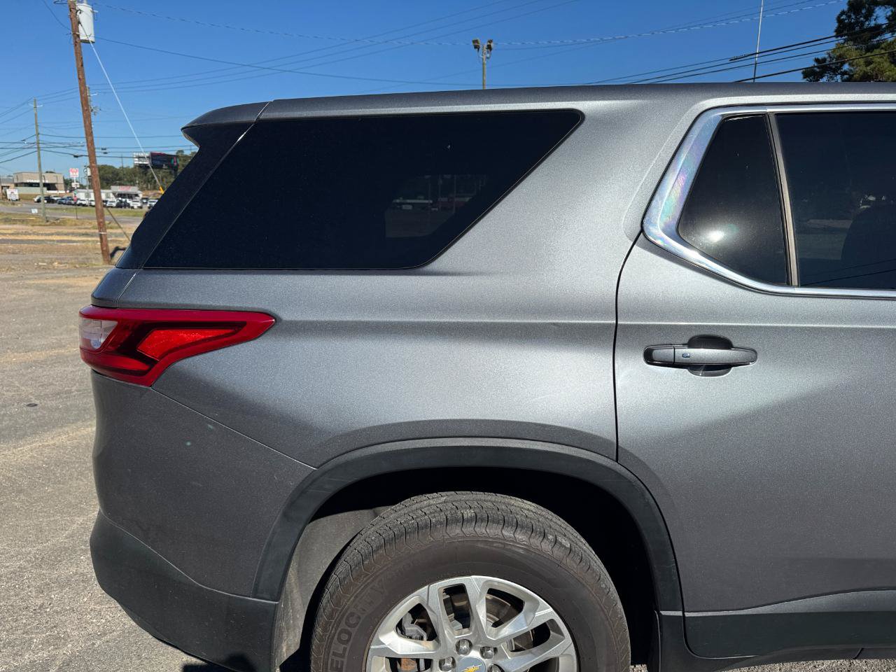Used 2021 Chevrolet Traverse LS w/ LPO, Floor Liner Package FWD image 9