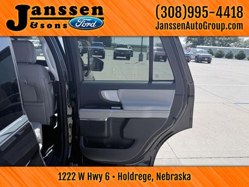 Used 2025 Ford Expedition Active AWD/4WD image 12