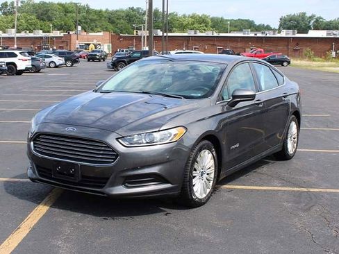 Used 2016 Ford Fusion S FWD image 2