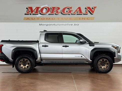 Used 2024 Toyota Tacoma 4x4 Double Cab Hybrid image 2